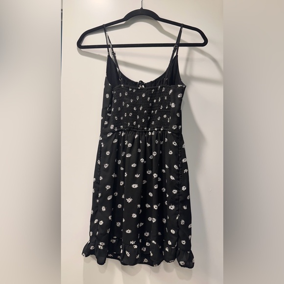 Abercrombie and Fitch Tie Front Mini Dress
Black Floral - Picture 3 of 3